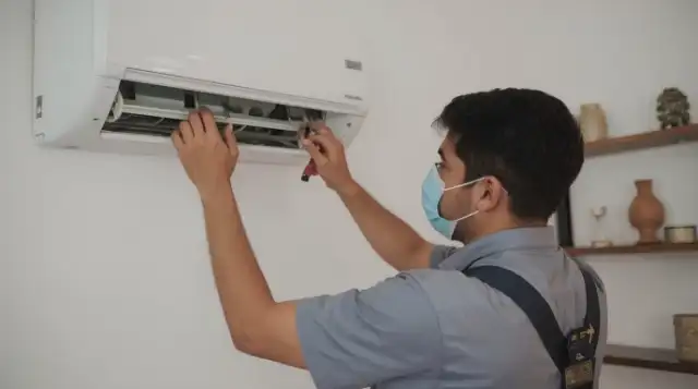 AC Repair Service Center in Sarojini Nagar Delhi